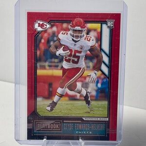 2020 Panini Playbook Football Clyde Edwards-Helaire RC KC Chiefs Rookie Card